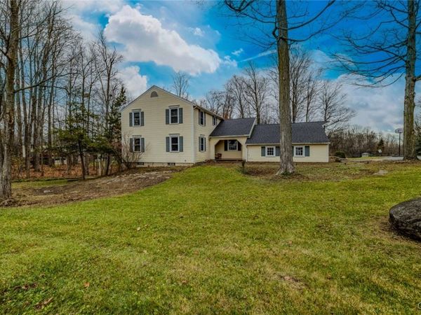 232 Windcrest Drive, Camillus, NY 13031