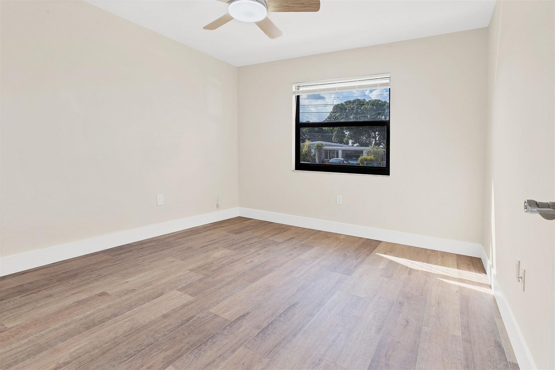 391 NW 58th Avenue, Miami, FL 33126 Photo