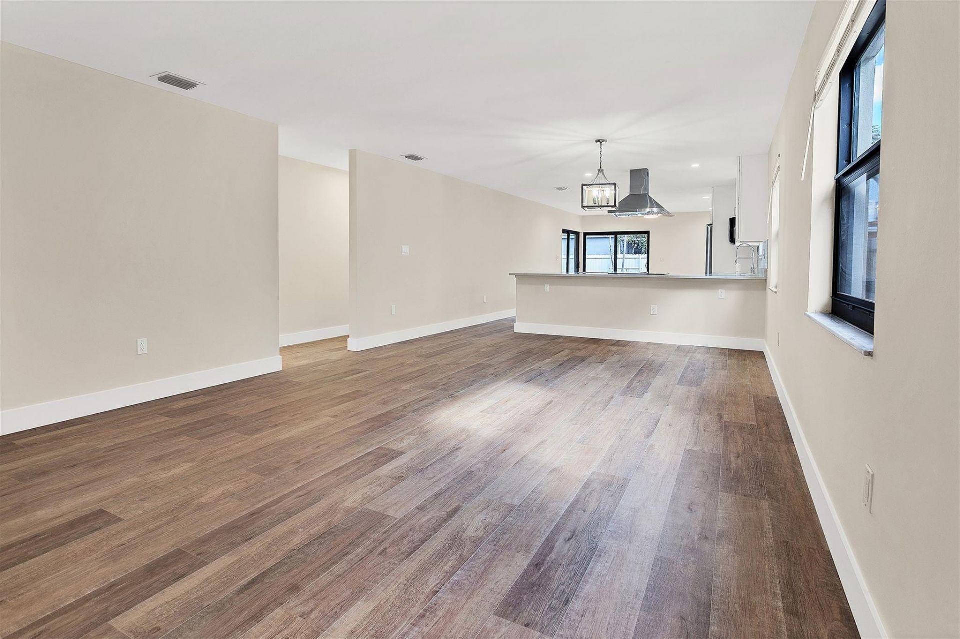 391 NW 58th Avenue, Miami, FL 33126 Photo