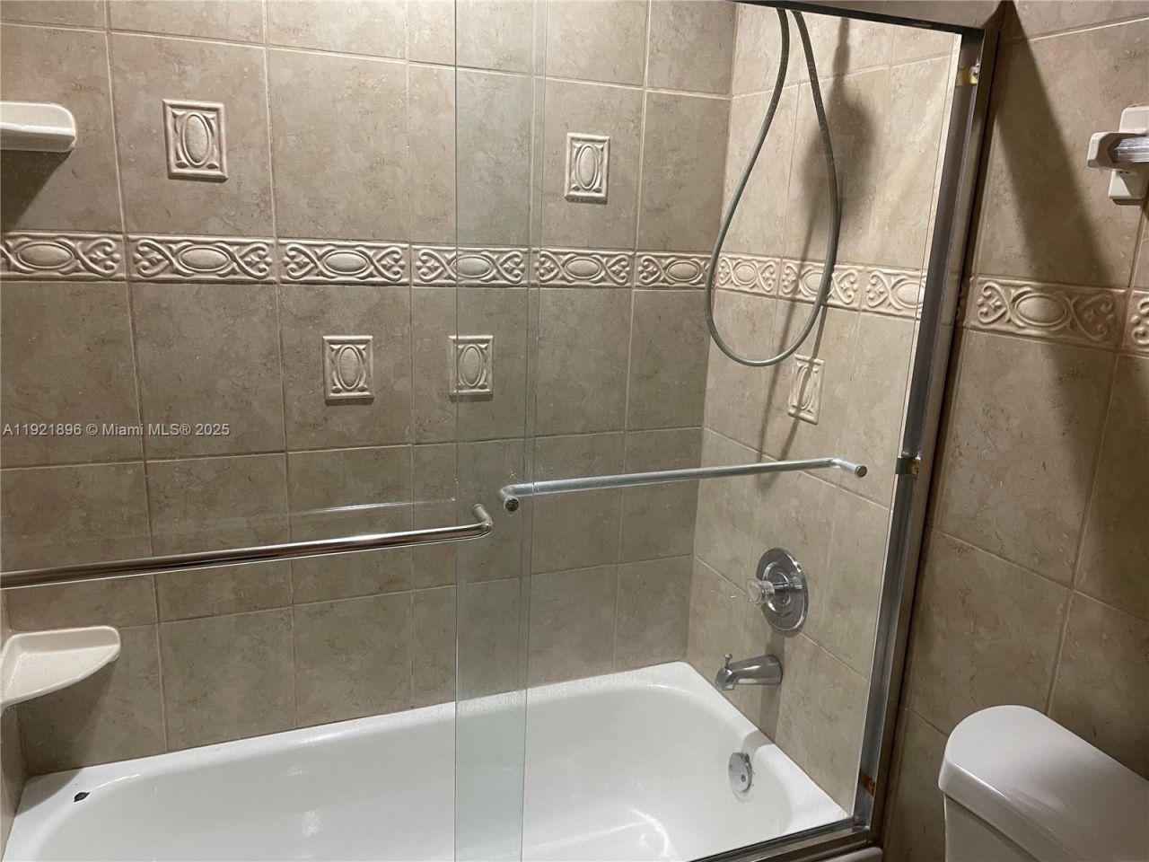 911 NE 199th St, Unit 203-14, Miami, FL 33179 Photo