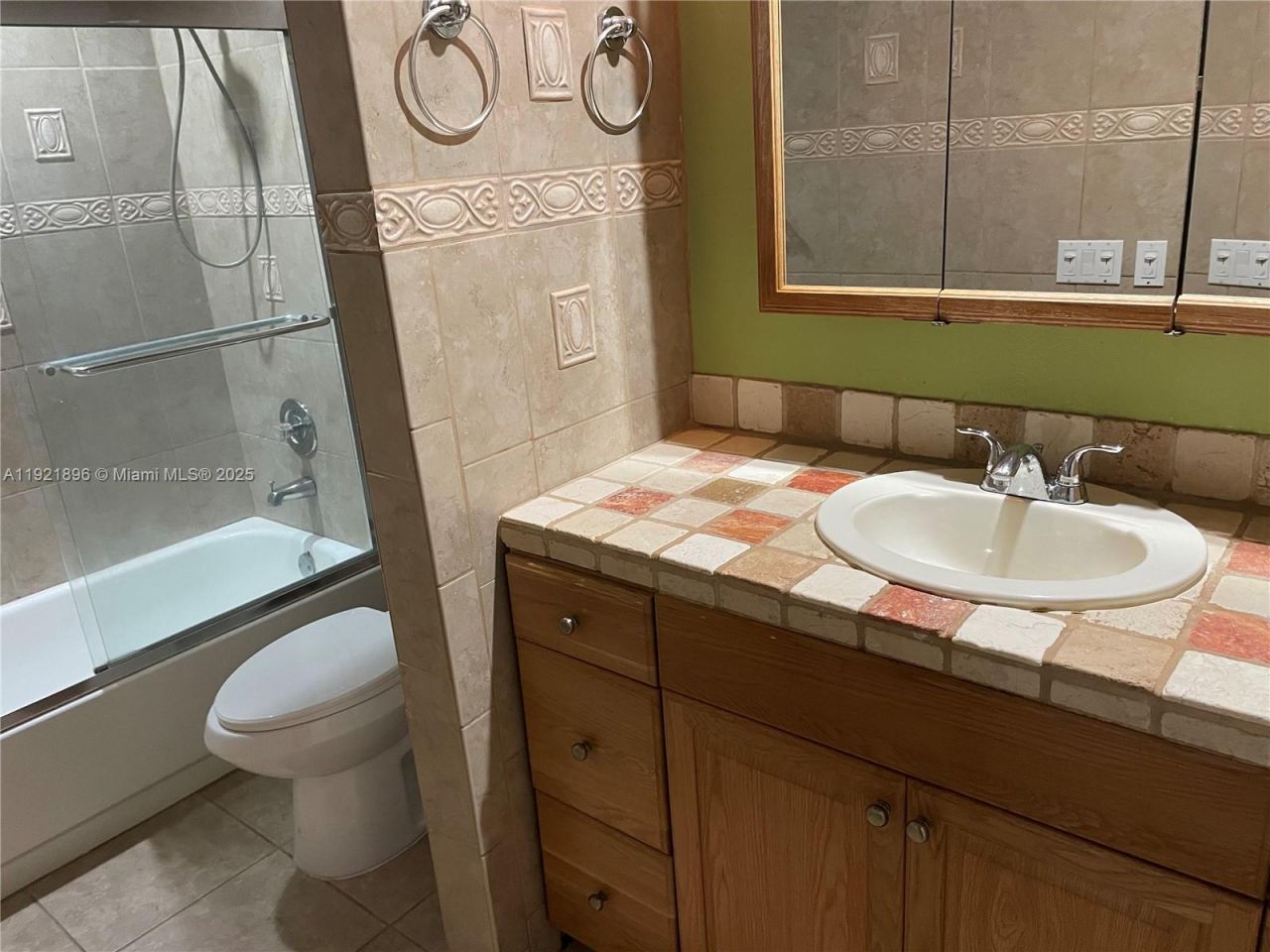 911 NE 199th St, Unit 203-14, Miami, FL 33179 Photo