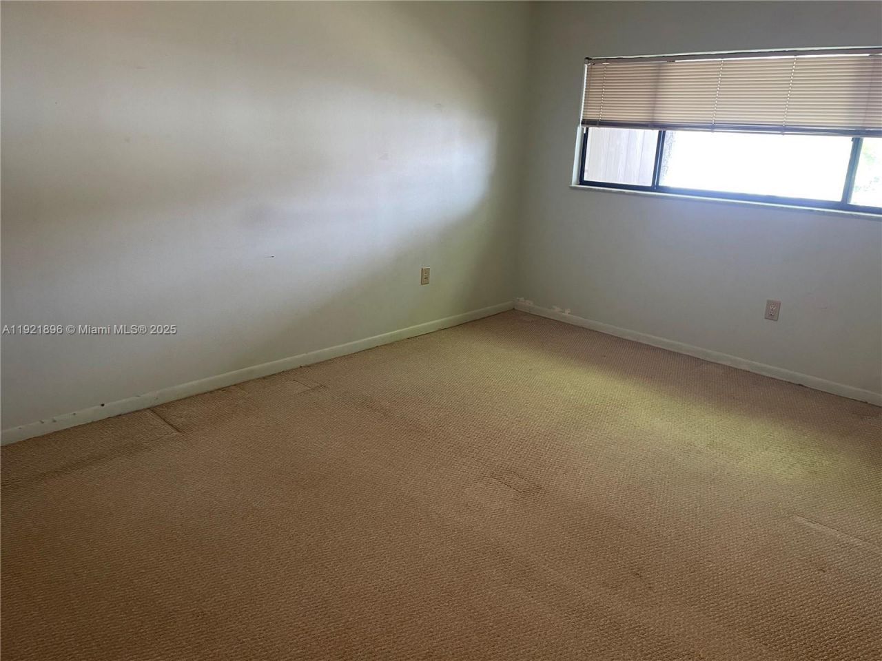 911 NE 199th St, Unit 203-14, Miami, FL 33179 Photo