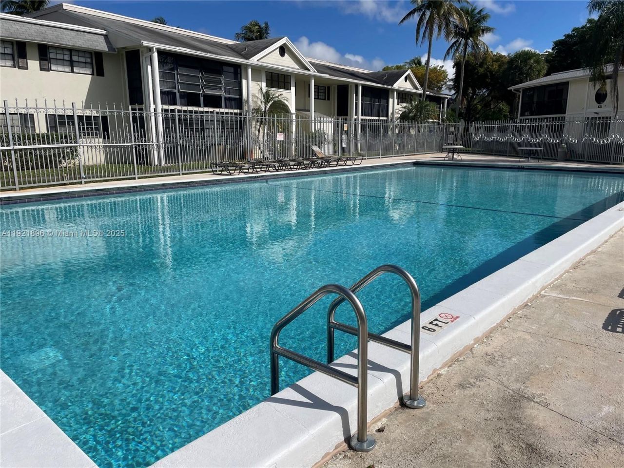 911 NE 199th St, Unit 203-14, Miami, FL 33179 Photo