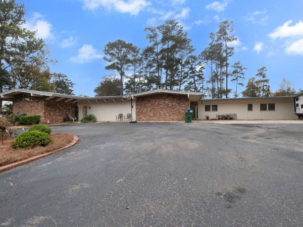 867 Attapulgus Highway , Quincy, FL 32352