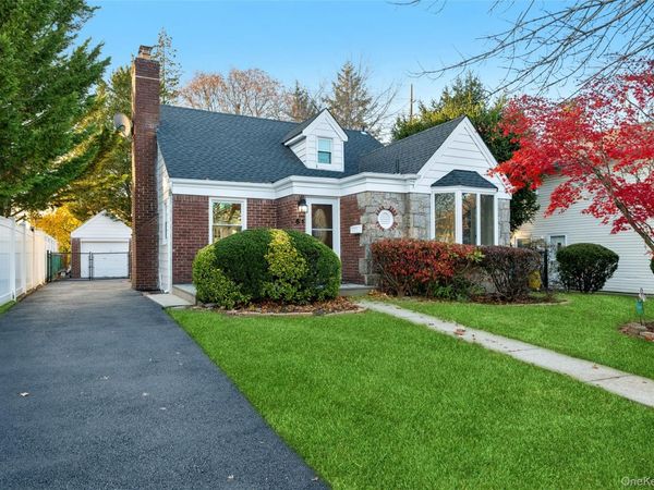61 Harris Avenue, Hewlett, NY 11557