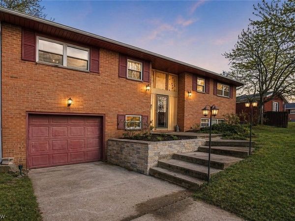 906 Westview Drive, Belpre, OH 45714