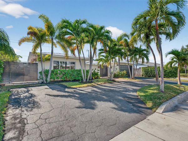 2110 NE 56 St, Fort Lauderdale, FL 33308