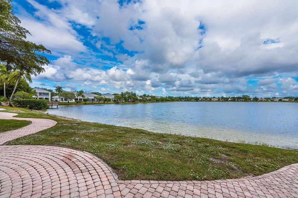 1975 Oak Berry Circle, Wellington, FL 33414 Photo