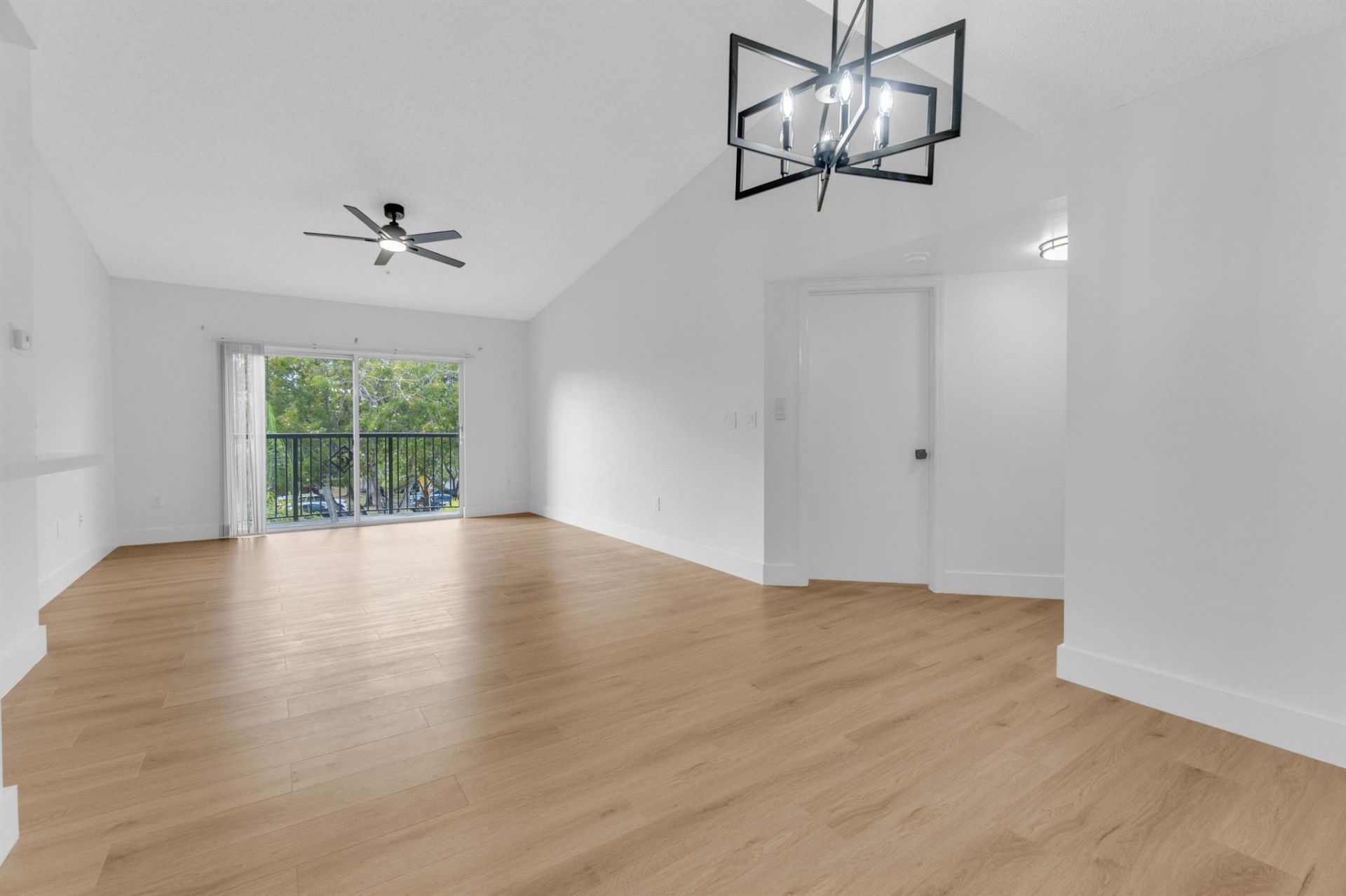 400 Crestwood Court N, Unit 420, Royal Palm Beach, FL 33411 Photo