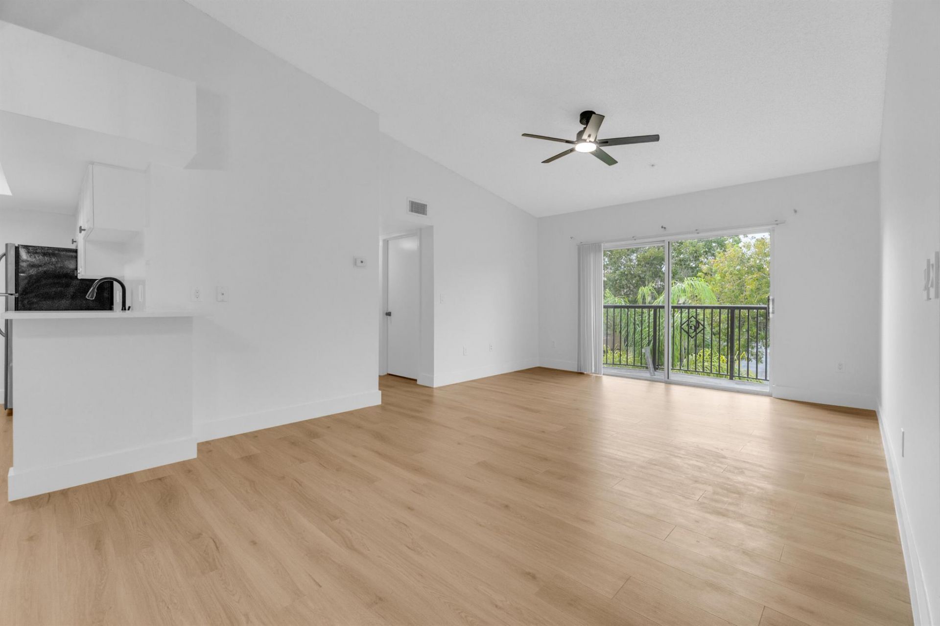 400 Crestwood Court N, Unit 420, Royal Palm Beach, FL 33411 Photo