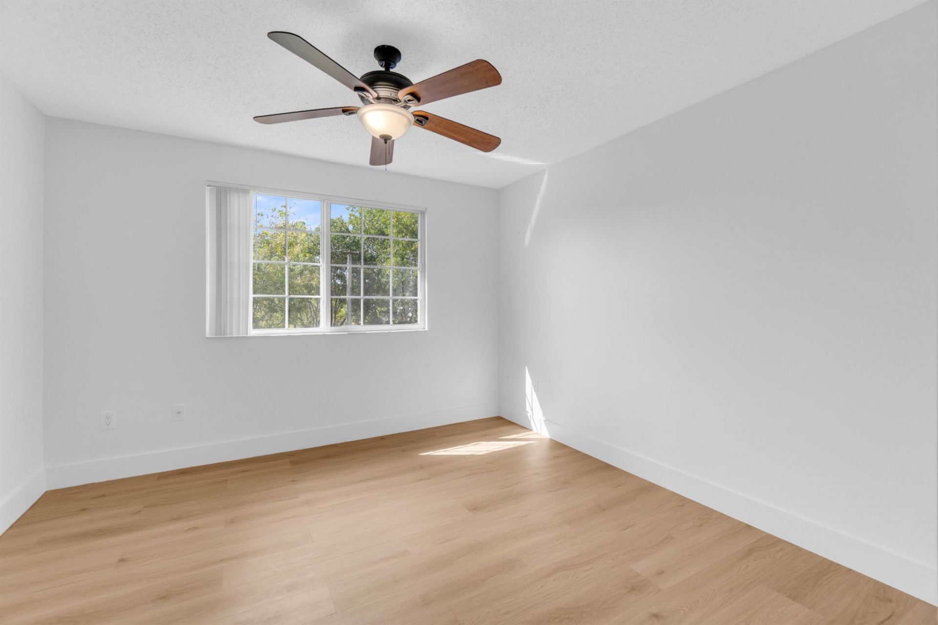 400 Crestwood Court N, Unit 420, Royal Palm Beach, FL 33411 Photo