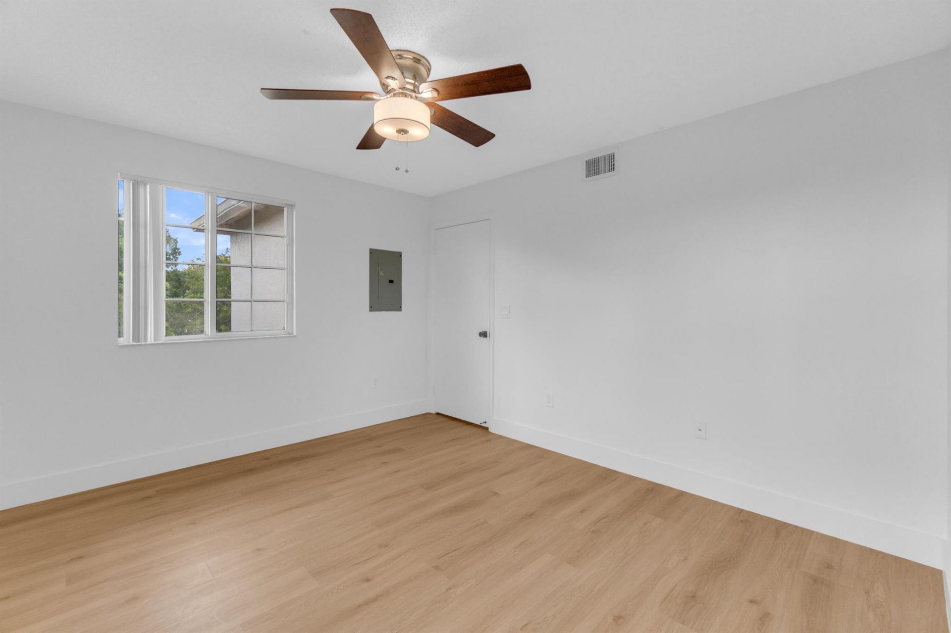 400 Crestwood Court N, Unit 420, Royal Palm Beach, FL 33411 Photo