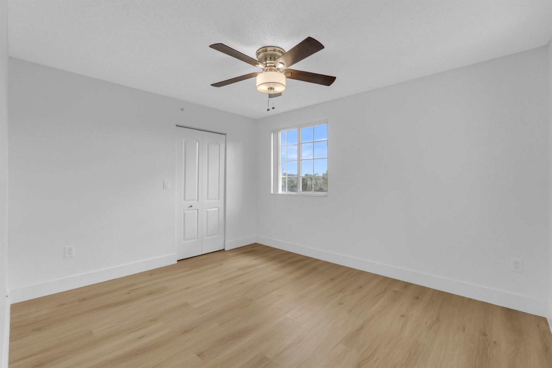 400 Crestwood Court N, Unit 420, Royal Palm Beach, FL 33411 Photo