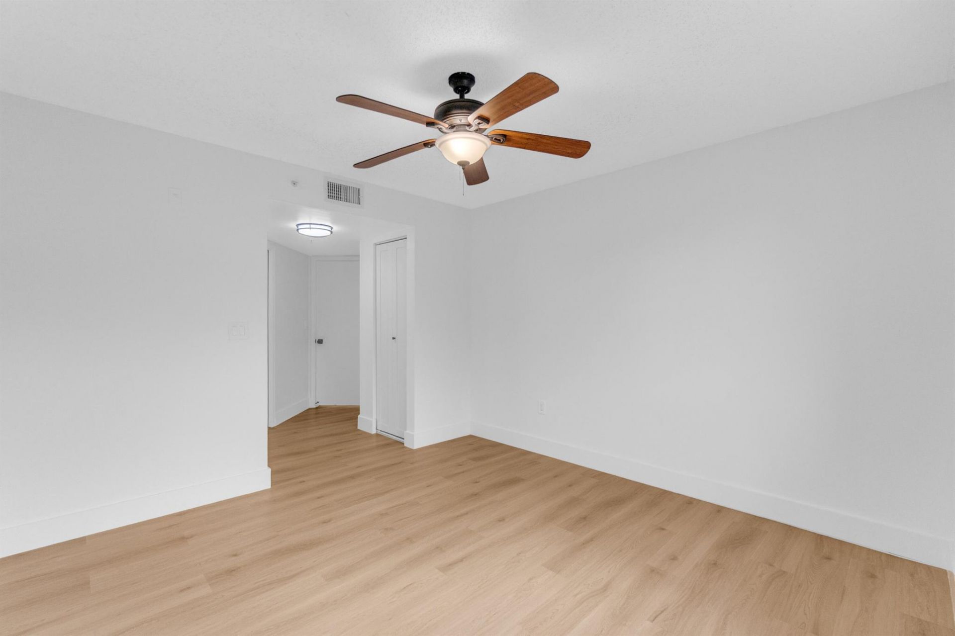 400 Crestwood Court N, Unit 420, Royal Palm Beach, FL 33411 Photo