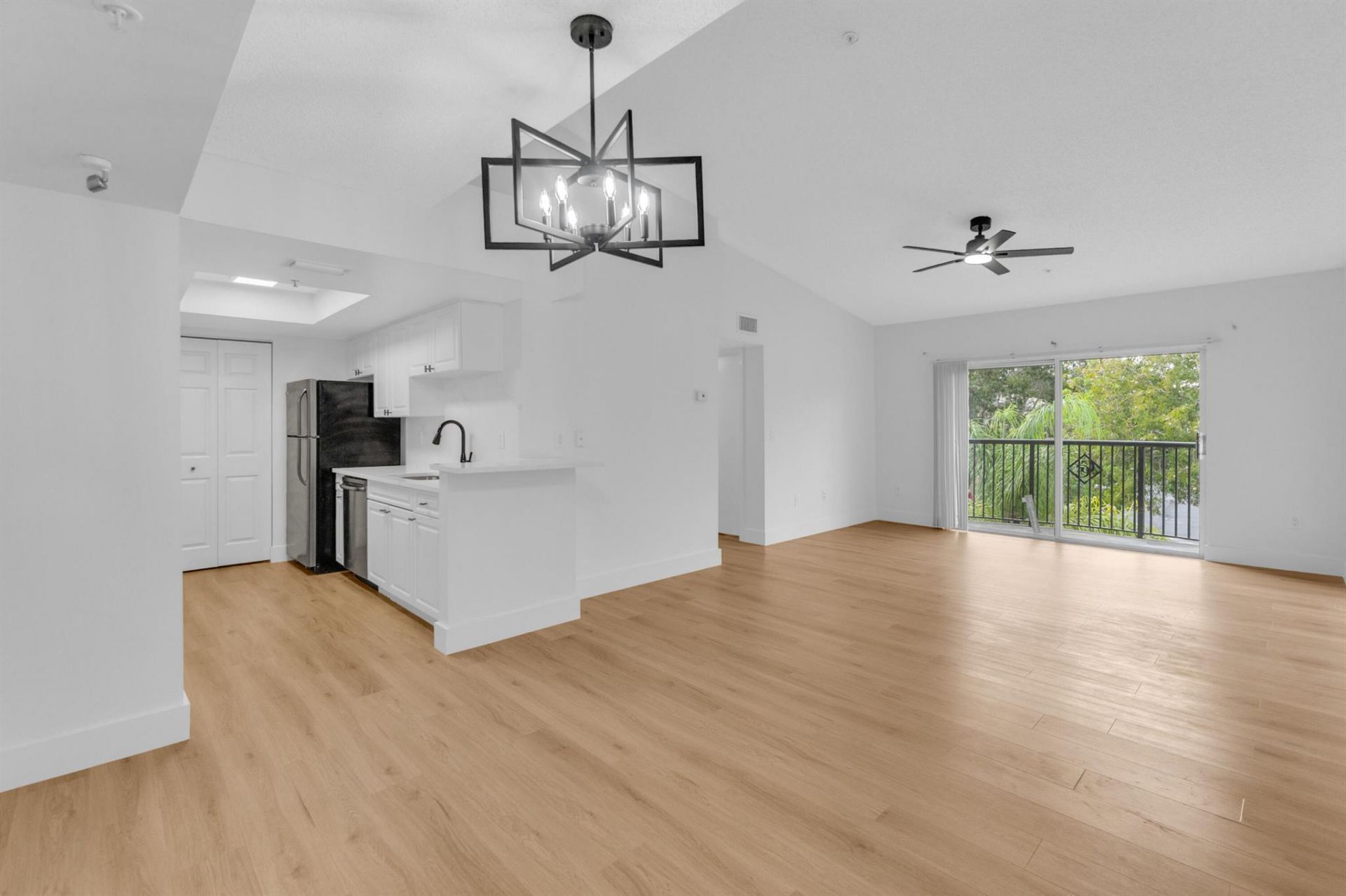 400 Crestwood Court N, Unit 420, Royal Palm Beach, FL 33411 Photo