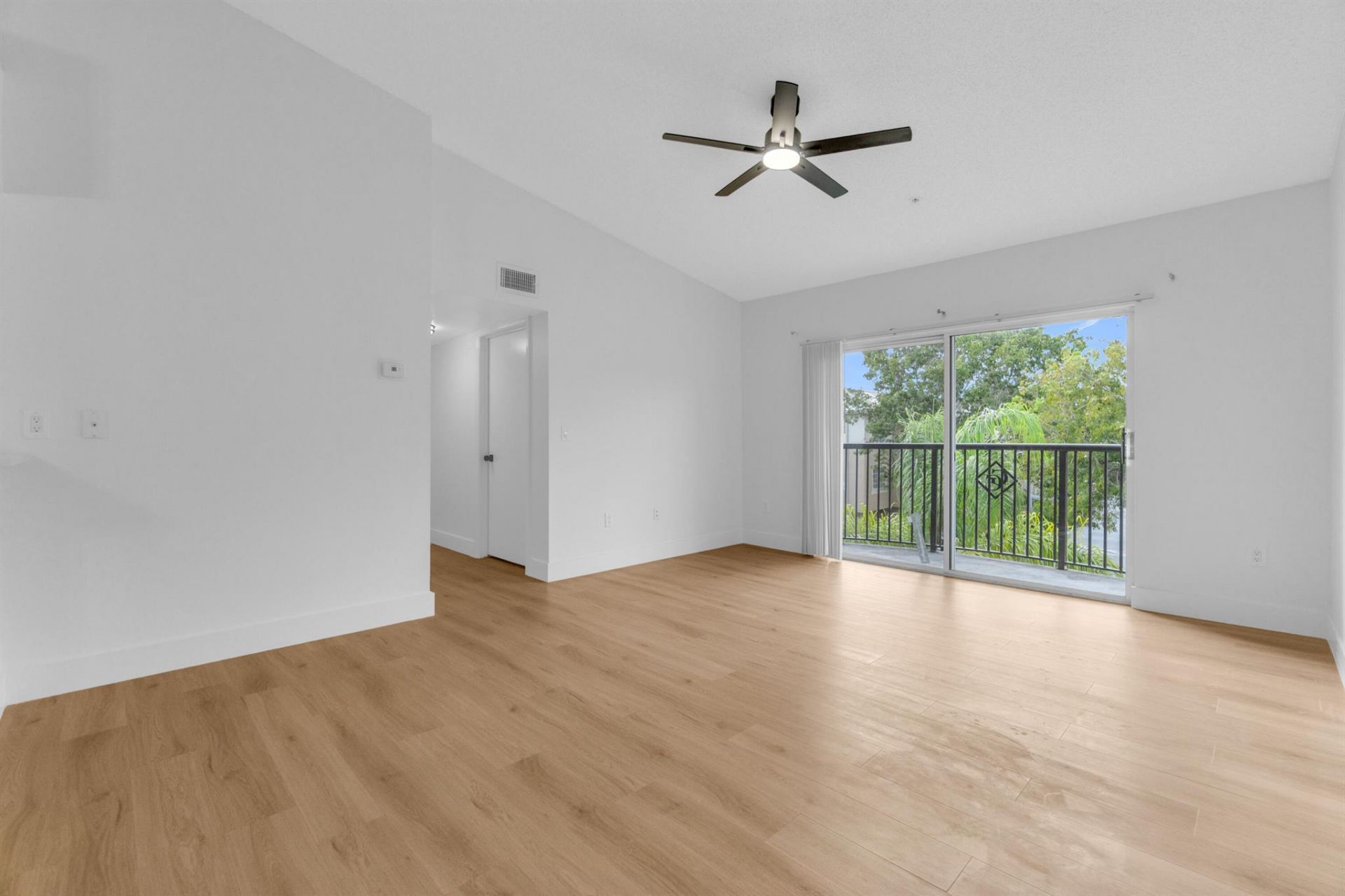 400 Crestwood Court N, Unit 420, Royal Palm Beach, FL 33411 Photo