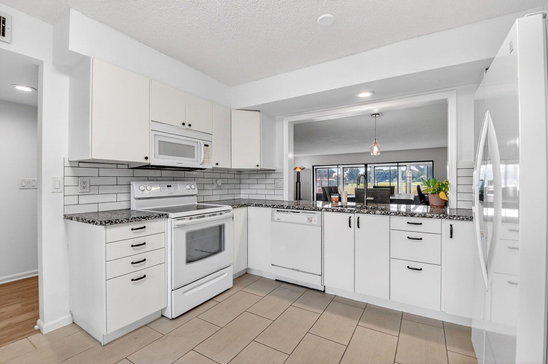 11281 Aspen Glen Drive, Unit 104, Boynton Beach, FL 33437 Photo