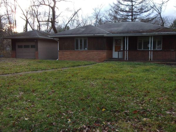 32 Cleveland Avenue, Westover, WV 26501