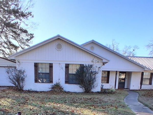 18 Kay Circle, Nash, TX 75569