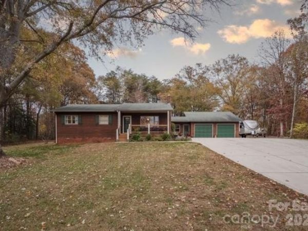 2174 Lynmore Drive, Sherrills Ford, NC 28673