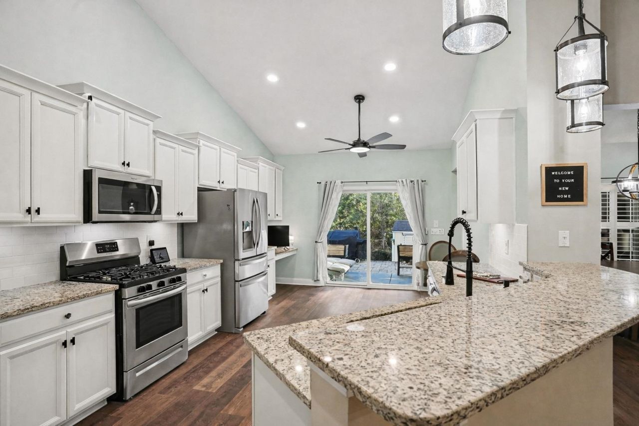 2480 Goldfinch Dr. Photo 11