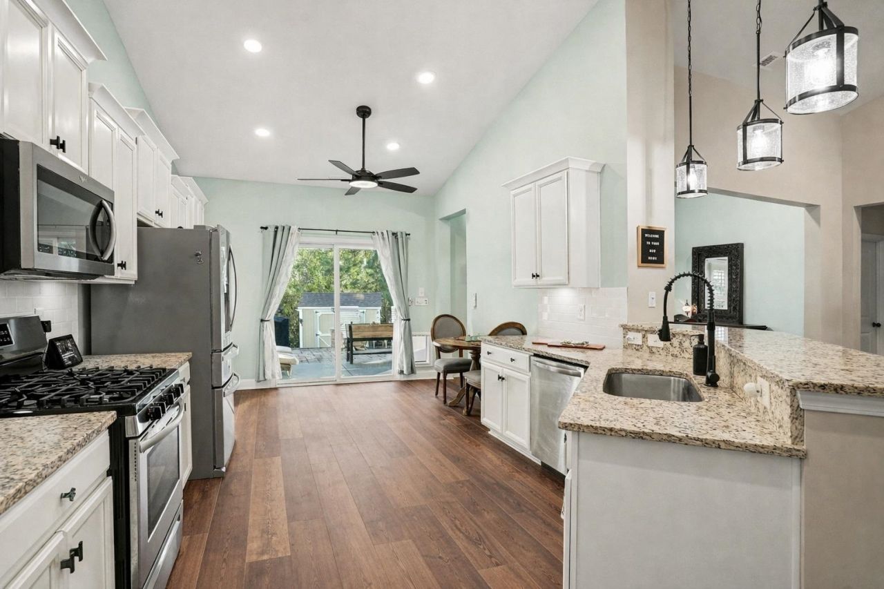 2480 Goldfinch Dr. Photo 13