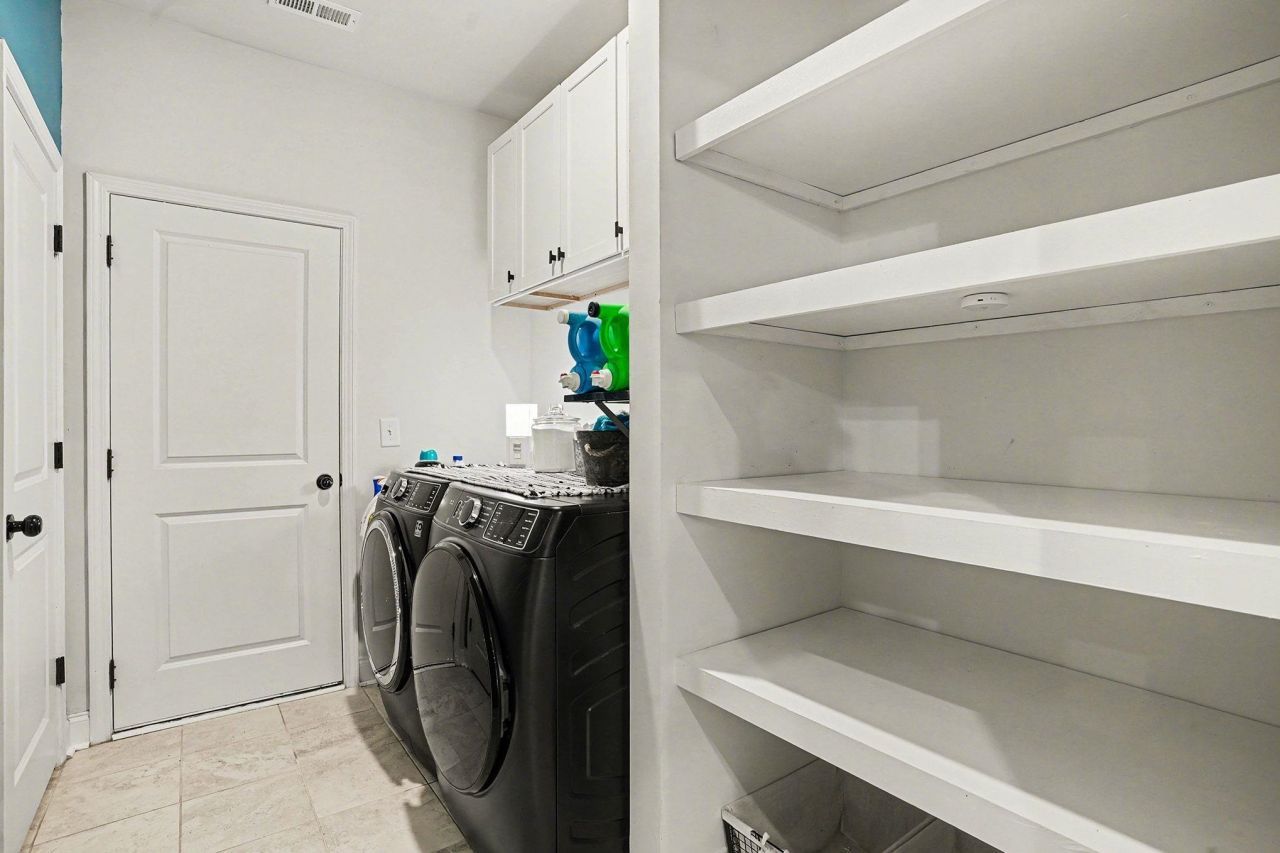 2480 Goldfinch Dr. Photo 14