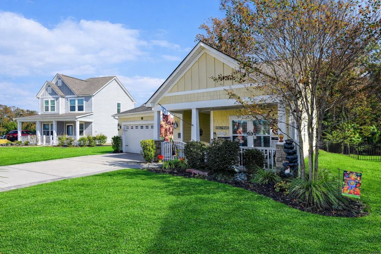 2480 Goldfinch Dr. Photo 2