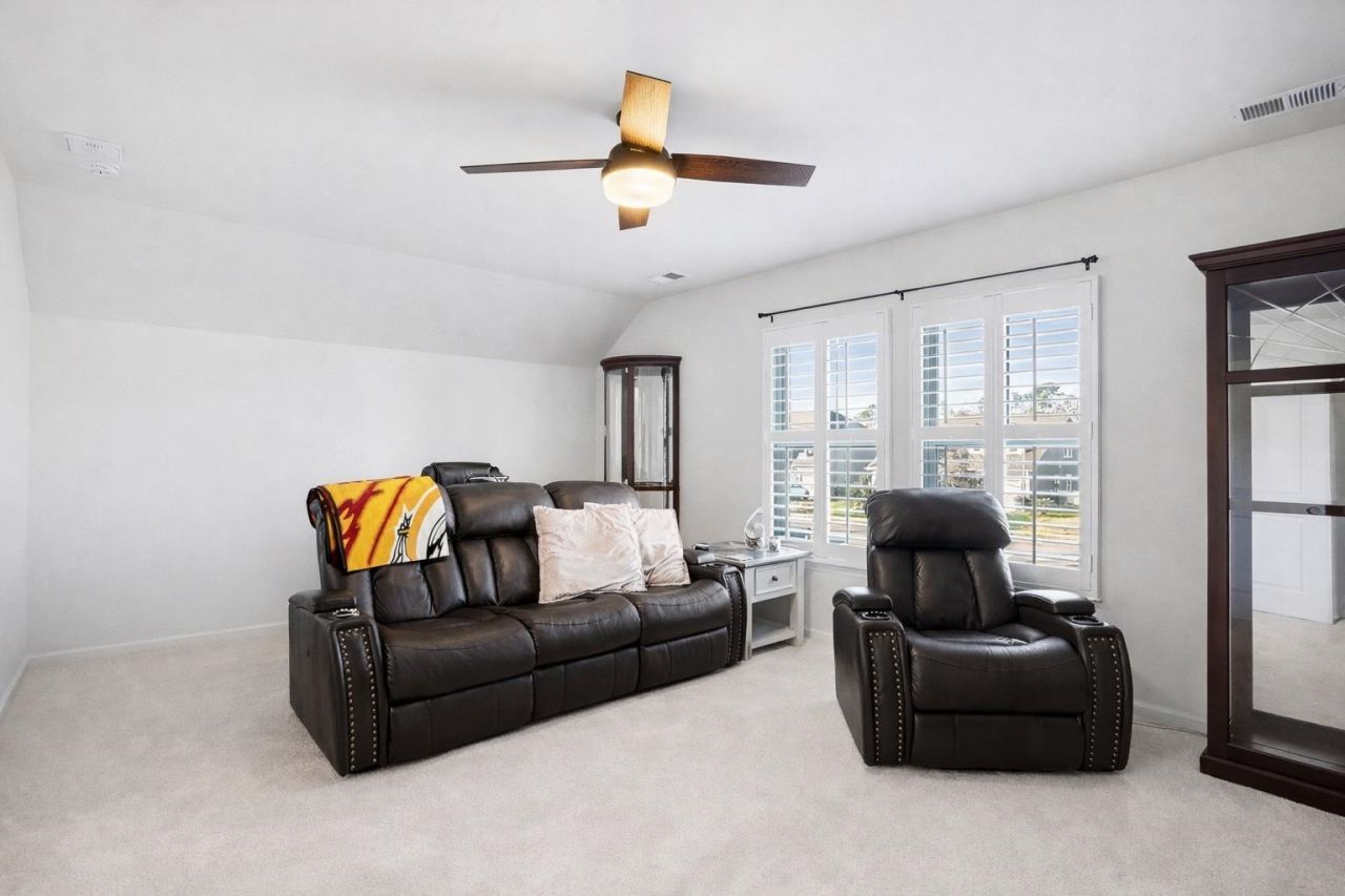 2480 Goldfinch Dr. Photo 22