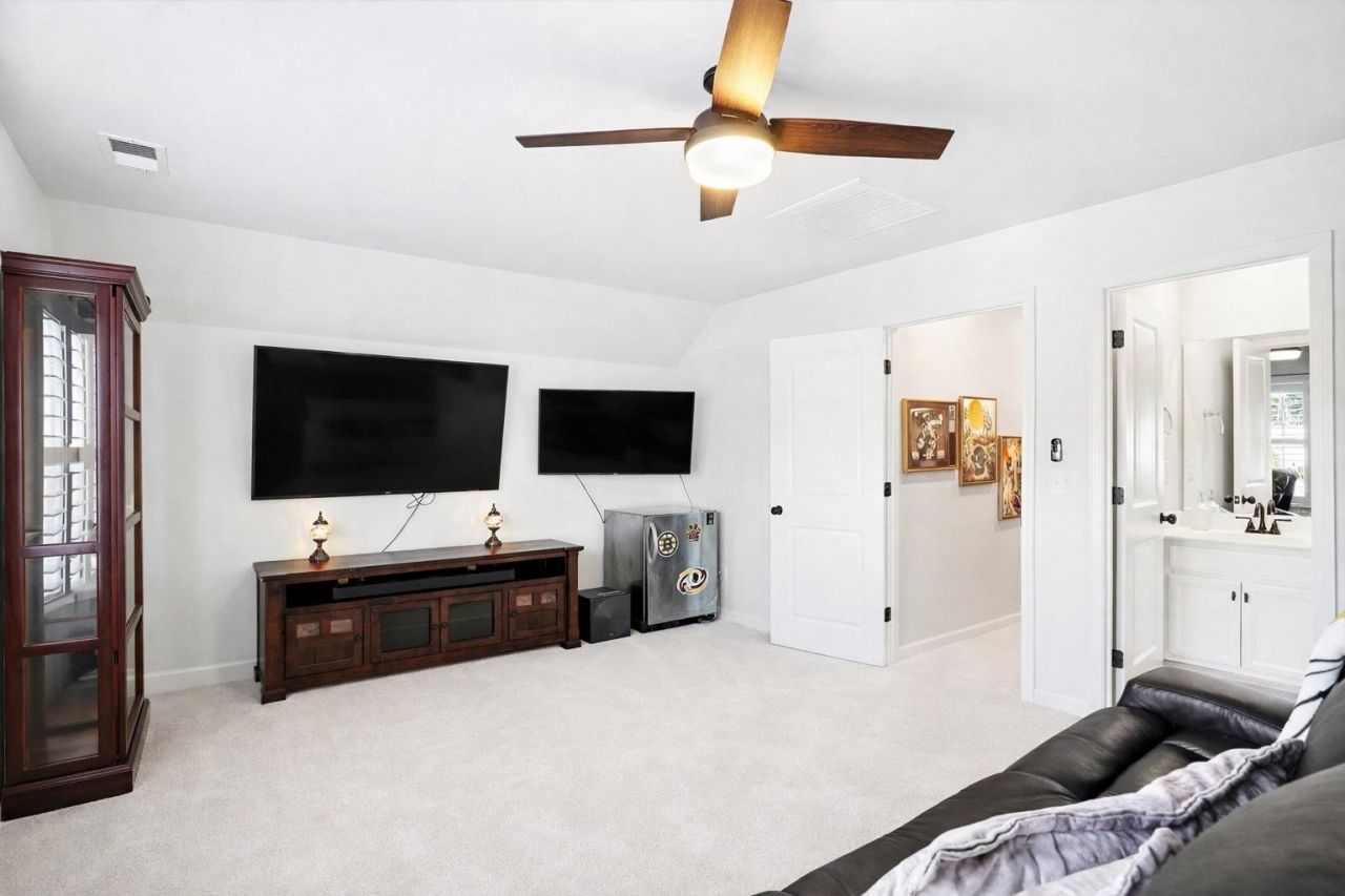 2480 Goldfinch Dr. Photo 23