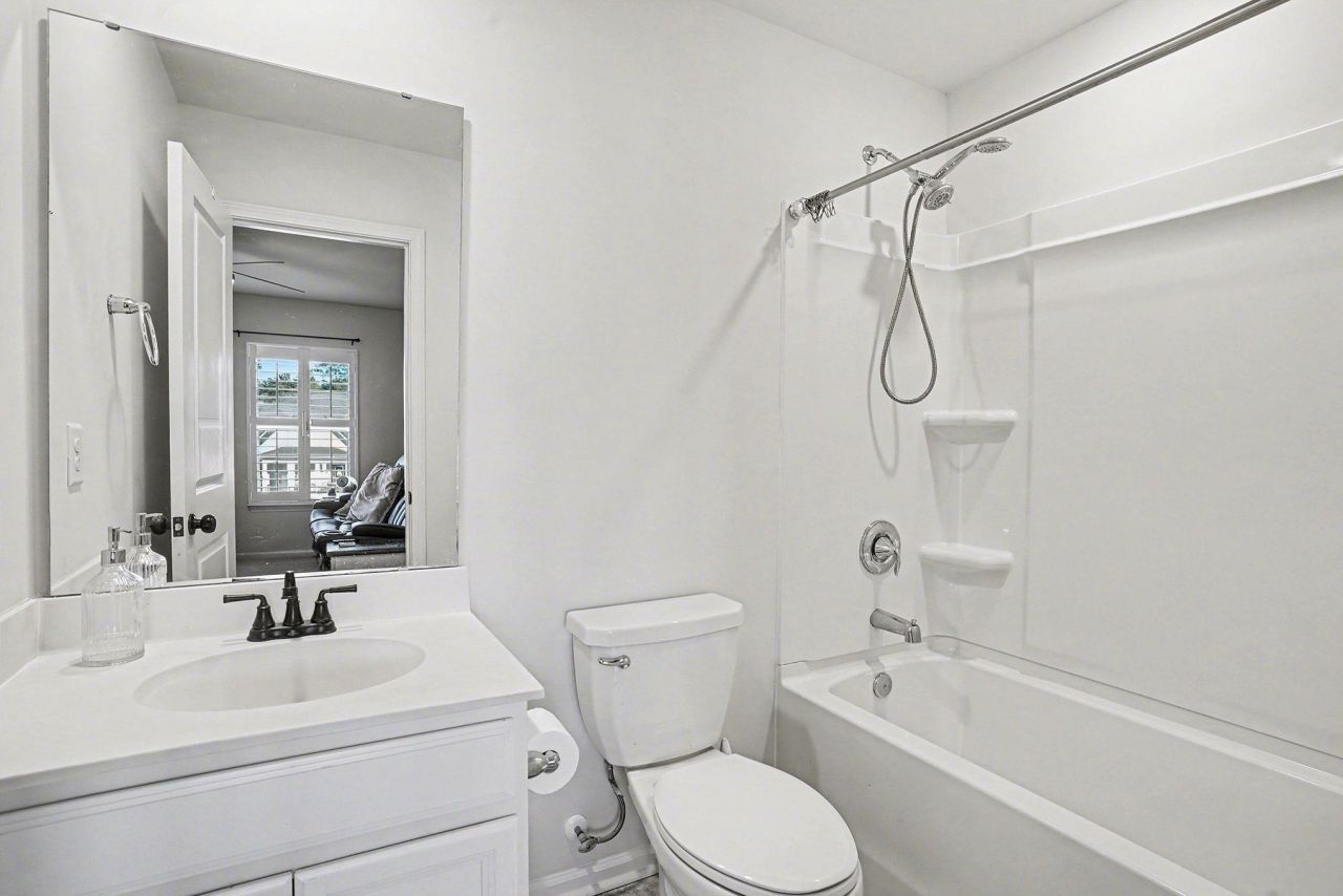 2480 Goldfinch Dr. Photo 24