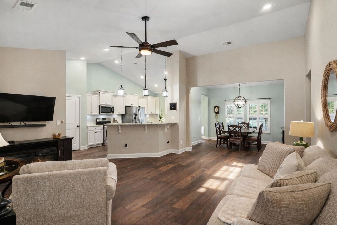 2480 Goldfinch Dr. Photo 6