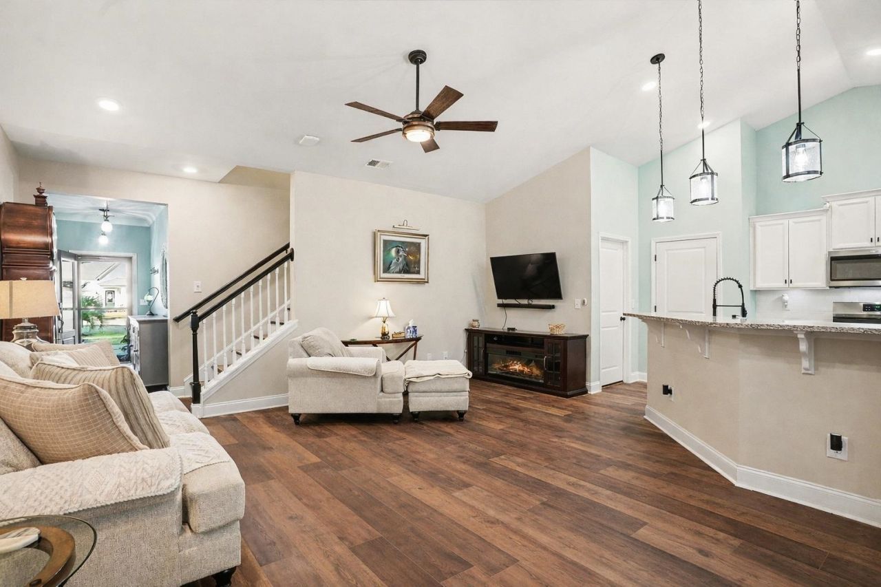 2480 Goldfinch Dr. Photo 7