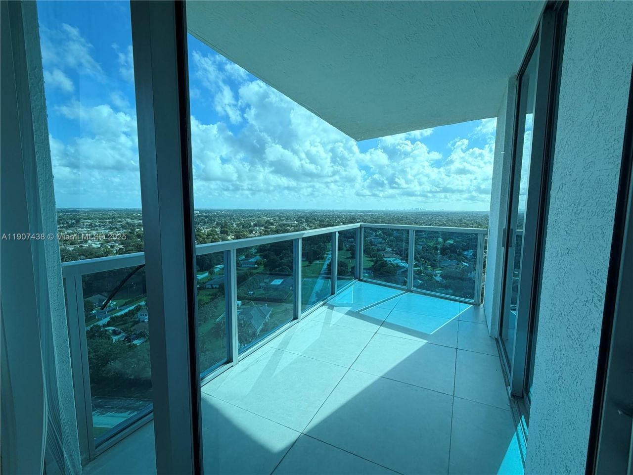 2641 N Flamingo Rd, Unit 2208N, Sunrise, FL 33323 Photo