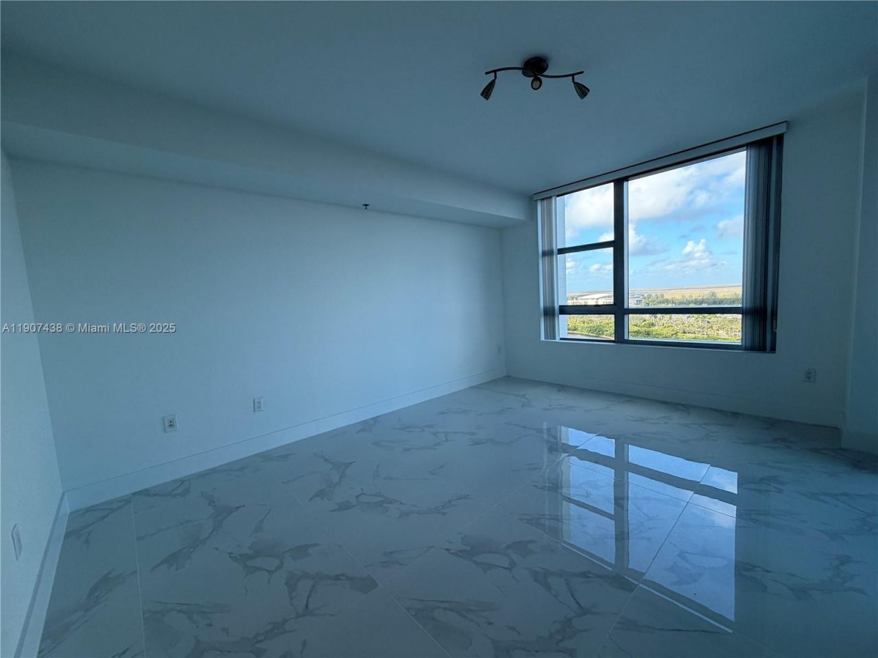 2641 N Flamingo Rd, Unit 2208N, Sunrise, FL 33323 Photo
