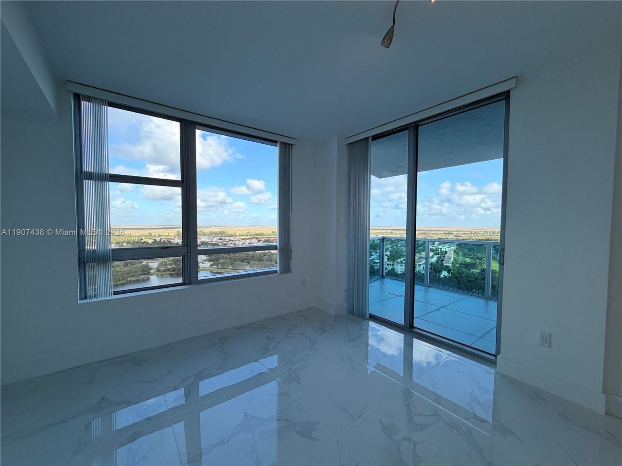 2641 N Flamingo Rd, Unit 2208N, Sunrise, FL 33323 Photo