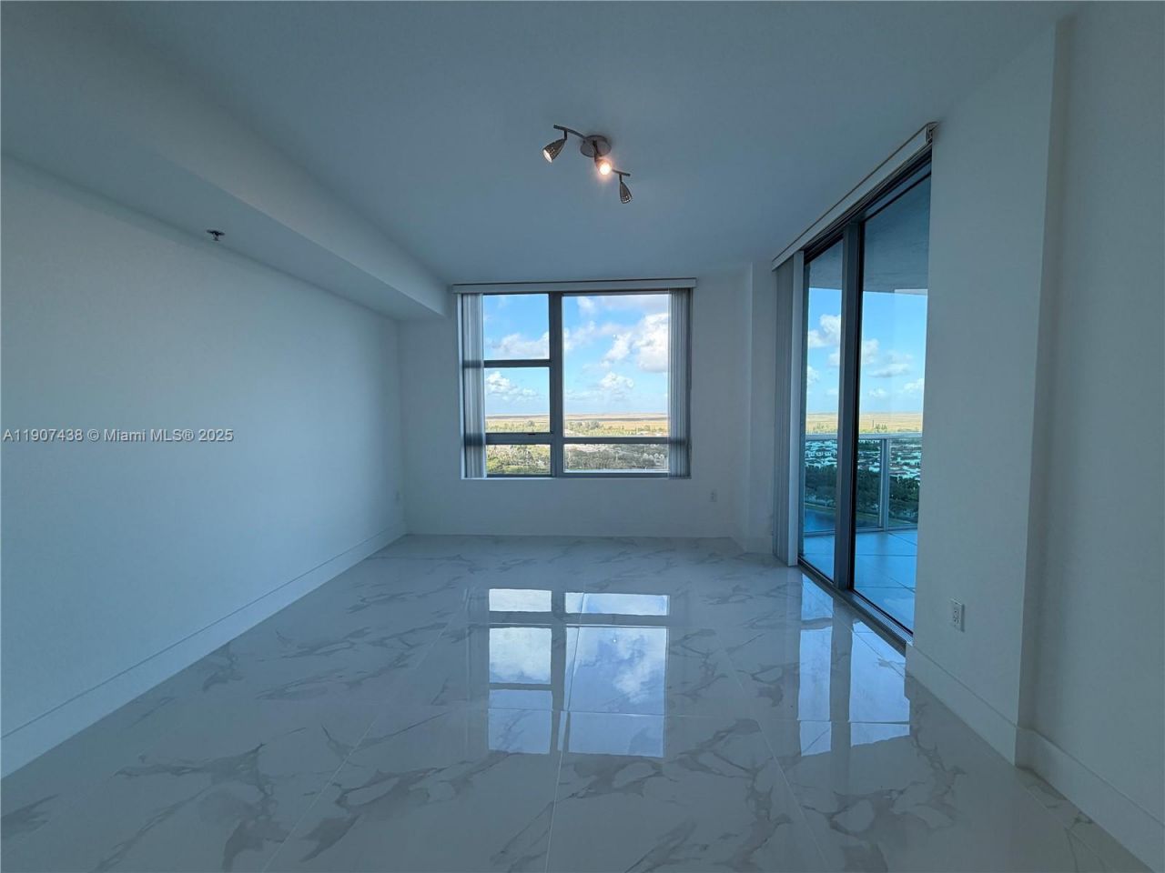 2641 N Flamingo Rd, Unit 2208N, Sunrise, FL 33323 Photo