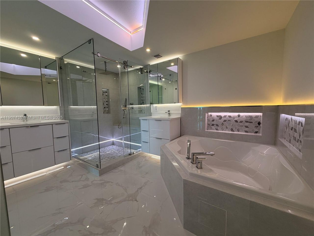 2641 N Flamingo Rd, Unit 2208N, Sunrise, FL 33323 Photo