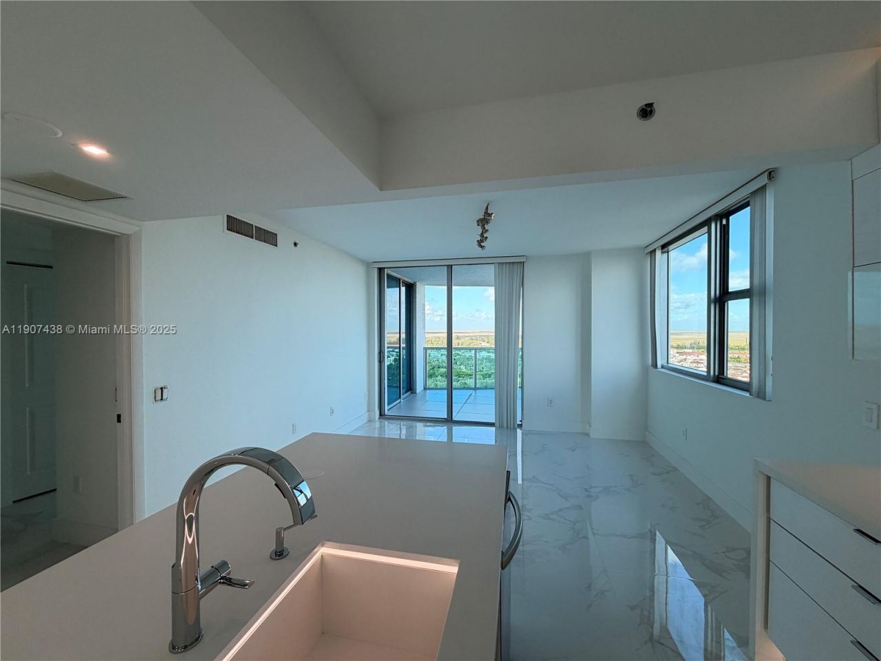 2641 N Flamingo Rd, Unit 2208N, Sunrise, FL 33323 Photo