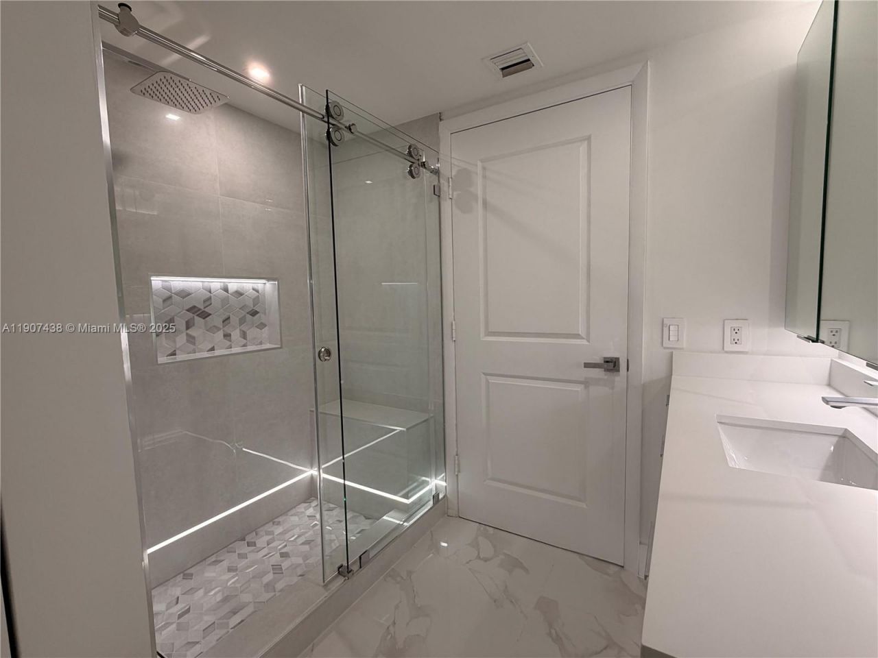 2641 N Flamingo Rd, Unit 2208N, Sunrise, FL 33323 Photo