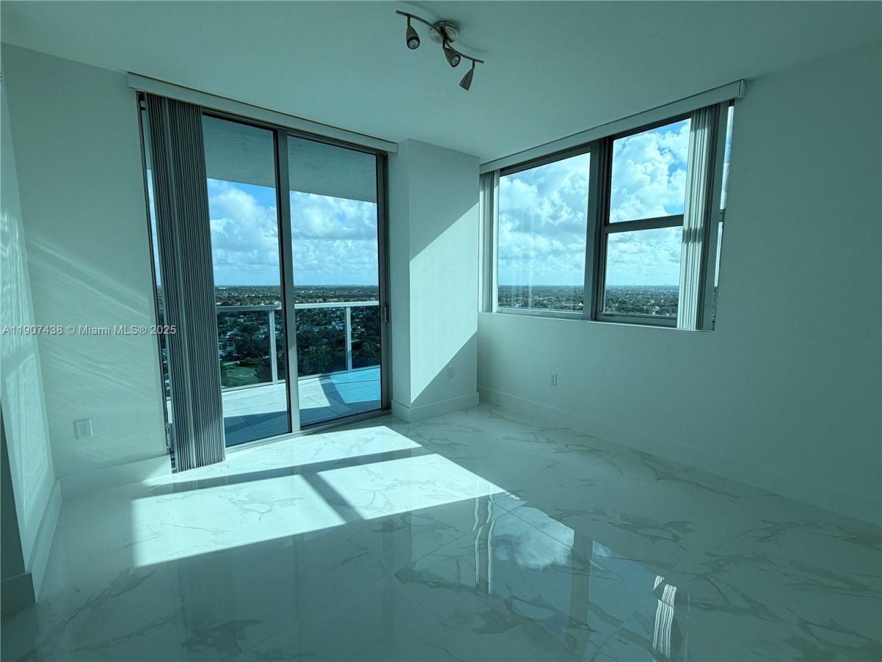 2641 N Flamingo Rd, Unit 2208N, Sunrise, FL 33323 Photo