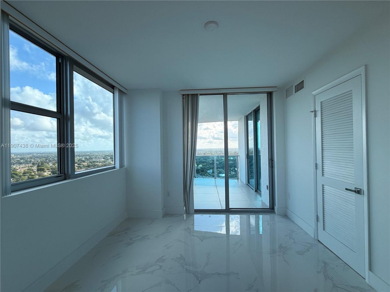 2641 N Flamingo Rd, Unit 2208N, Sunrise, FL 33323 Photo