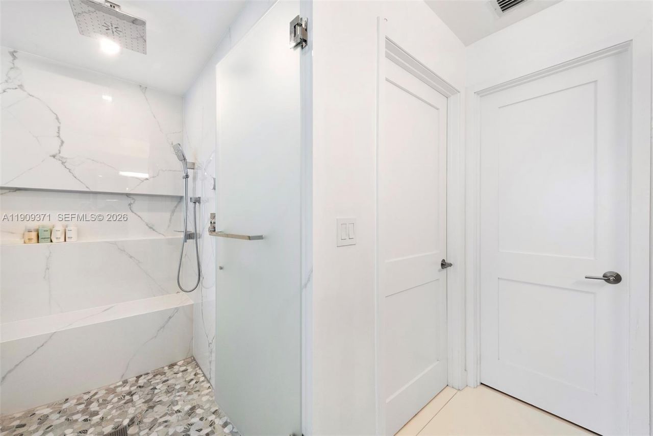 2020 N Bayshore Dr, Unit 2110, Miami, FL 33137 Photo