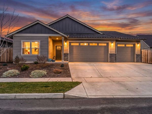 4980 SW Zenith Avenue, Redmond, OR 97756