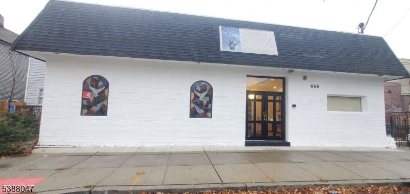 668 Forest St, Orange, NJ 07050 Main Photo