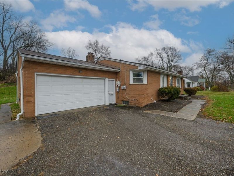 5355 Fulton Drive NW, Canton, OH 44718 Photo 2