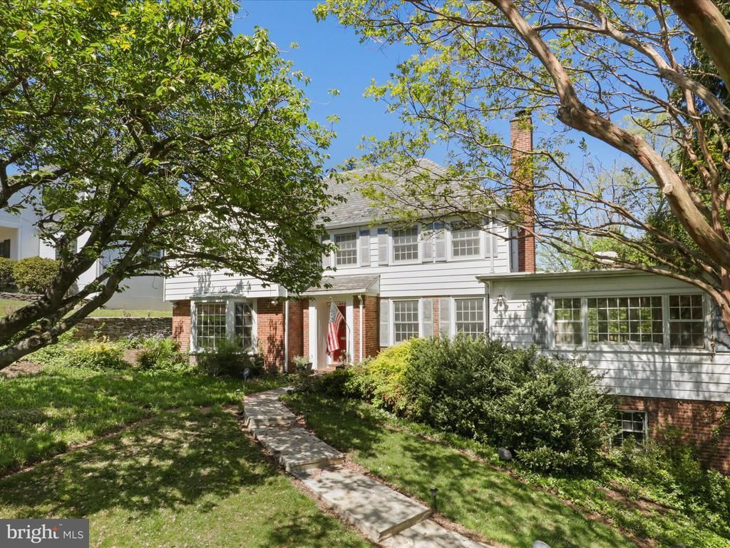 4725 Rock Spring Road, Arlington, VA 22207 Main Photo