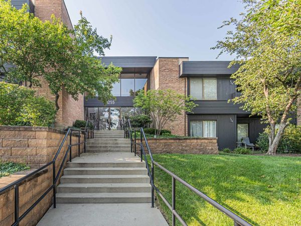 1255 N Sterling Avenue, Unit 201, Palatine, IL 60067