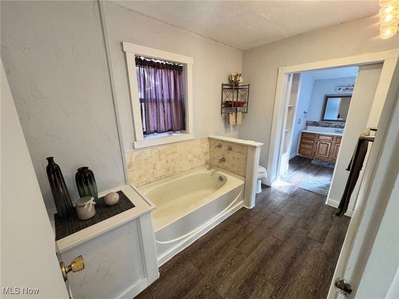 102 E Brookside Avenue, Akron, OH 44301 Photo 15