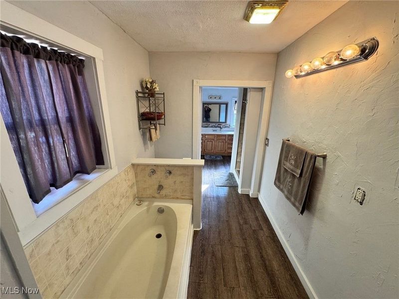 102 E Brookside Avenue, Akron, OH 44301 Photo 16